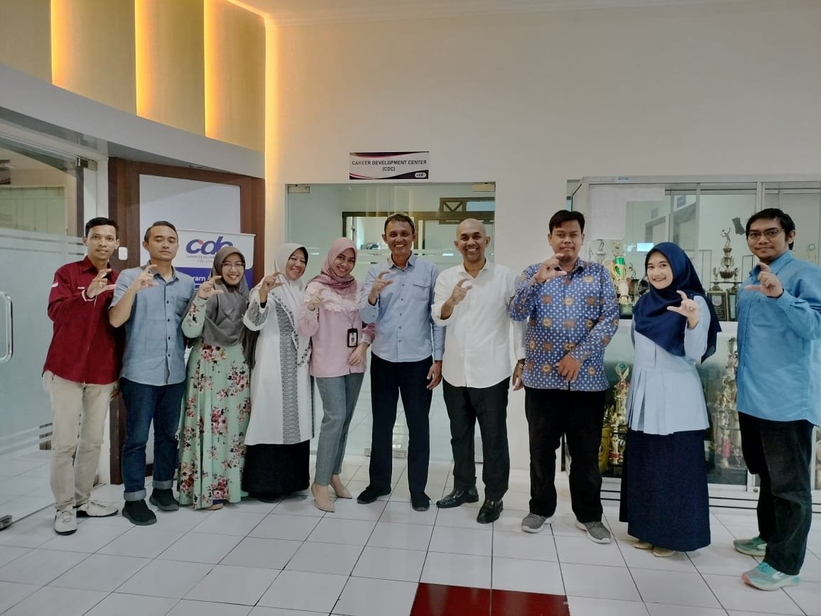 UPT Pengembangan Karir mengunjungi CDC UNS bersama teman teman Forum Pusat Karir se Solo Raya